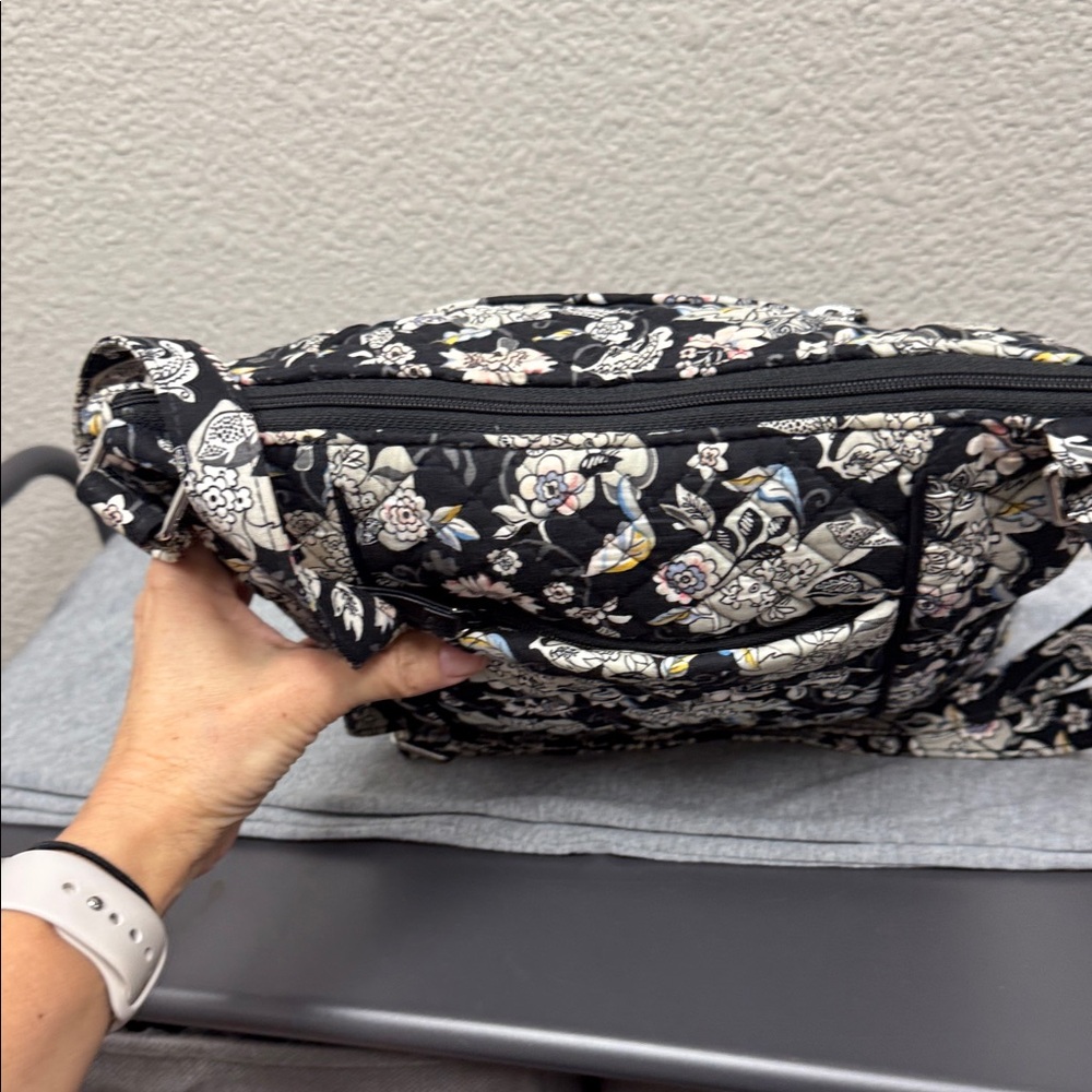 Vera Bradley Zip Top Hippy Crossbody Black and White Floral Bag - Picture 4 of 10